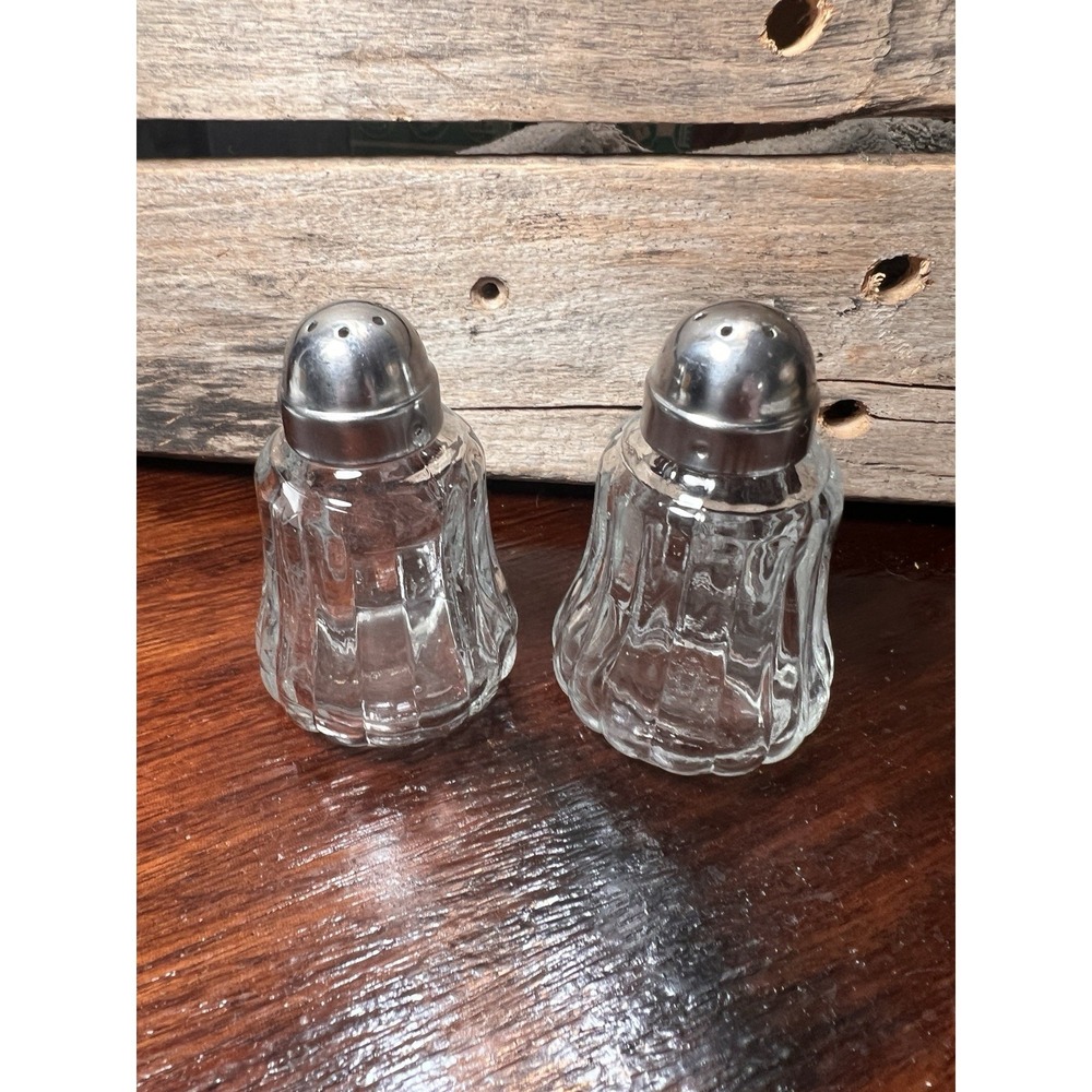 Vintage 3.5" Salt And‎ Pepper Shakers Set of 2 Clear Glass Silver Dome Top